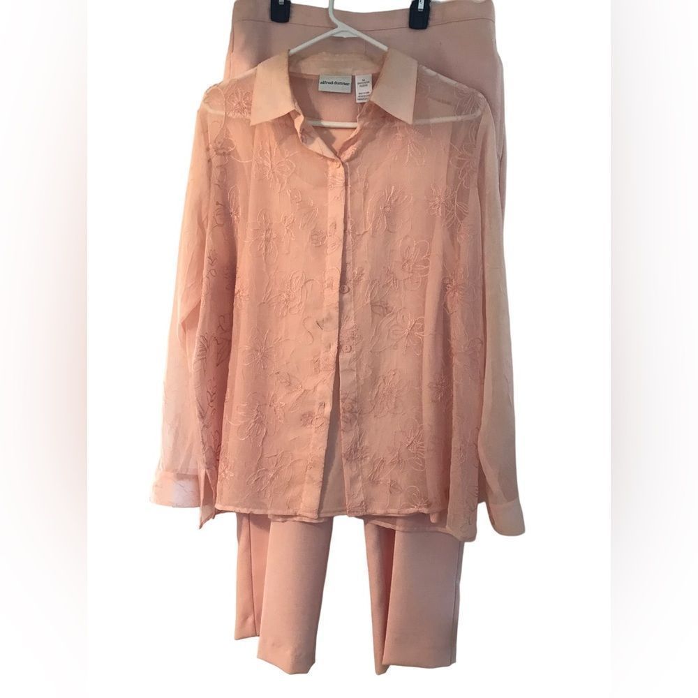 Alfred Dinner beautiful leach set pants and blouse both size size 14 see pics